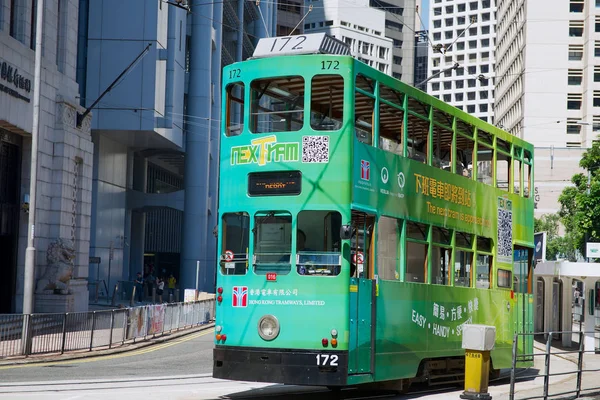 Hongkong Čína Září 2012 Dvoupatrové Tramvaje Míjí Ulici Centrální Čtvrti — Stock fotografie