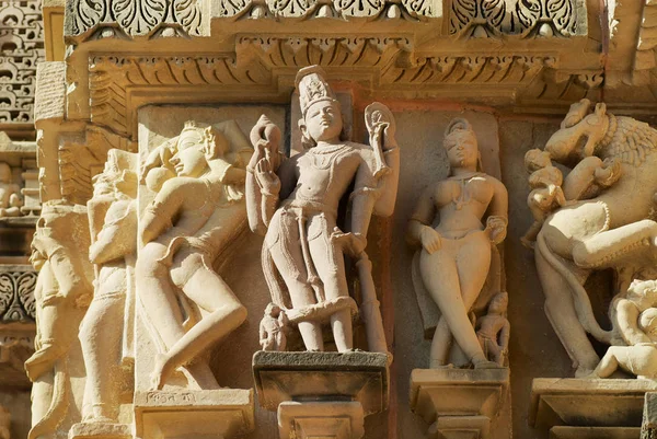 マディヤ プラデーシュ州 インドのカジュラホの西寺院でエロティックな彫刻のある Vishvanatha ユネスコ世界遺産 — ストック写真