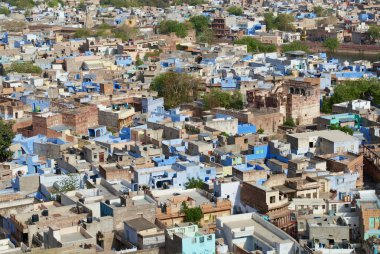 Jodhpur, Hindistan - 06 Nisan 2007: Görünümüne mavi boyalı binalar binalar Jodhpur, Hindistan.