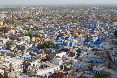 Jodhpur, Hindistan - 06 Nisan 2007: Görünümüne mavi boyalı binalar binalar Jodhpur, Hindistan.