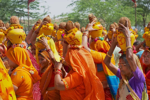 Bikaner Indie Duben 2007 Dav Rajasthani Žen Nosí Žluté Červené — Stock fotografie