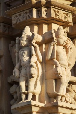 Khajuraho Madhya Pradesh, Hindistan Batı tapınakları Vishvanatha tapınağında erotik heykeller. UNESCO Dünya Mirası.