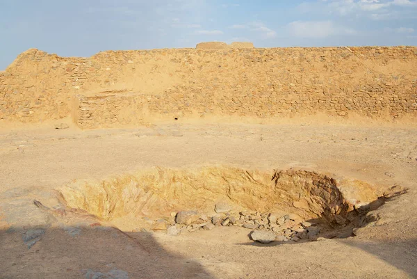 Inner open air yard of the Zoroastrian Tower of Silence in Yazd, Iran. — Stock Photo, Image