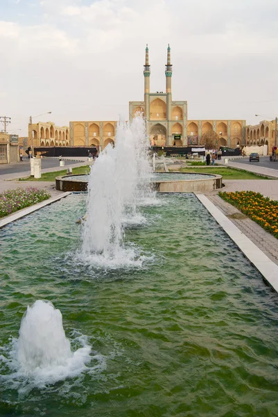 Yazd Irán Junio 2007 Vista Fuente Frente Complejo Amir Chakhmaq — Foto de Stock