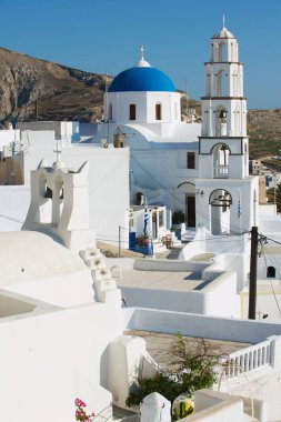 Pyrgos, Yunanistan - 01 Ağustos 2012: Ortzhodox kilise ve çan kulesi şehirde Pyrgos, Yunanistan.