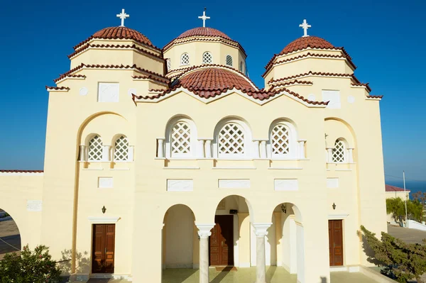 Kamari Greece August 2012 Exterior Orthodox Church Santorini Island Kamari — Stock Photo, Image