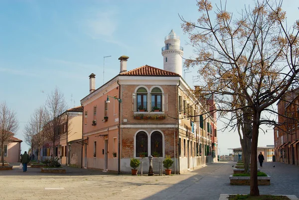 Murano, Italya tarihi bir tuğla yerleşim binanın cephe. — Stok fotoğraf