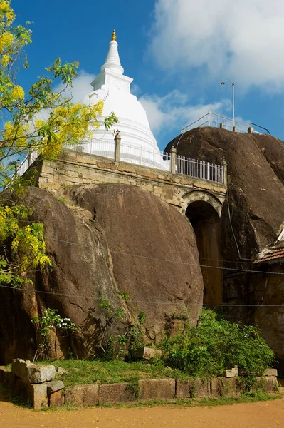 Stupa Peint Blanc Temple Rocheux Isurumuniya Anuradhapura Sri Lanka — Photo