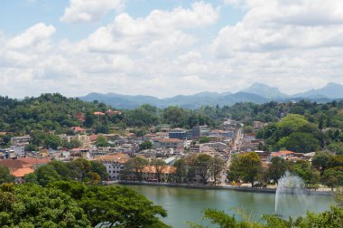 Kandy, Sri Lanka - 21 Mayıs 2011: görüntüyü Kandy, Sri Lanka şehrin merkezi bölümü.
