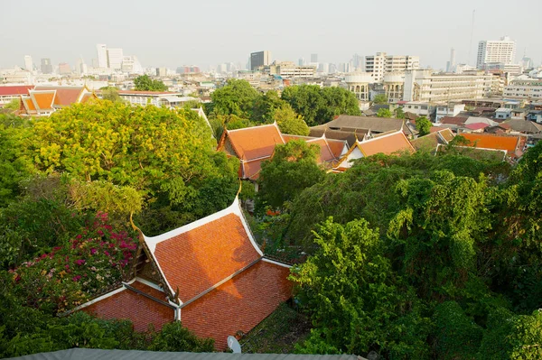 Bangkok Tayland Nisan 2010 Gün Doğumunda Arka Planda Tapınaklar Gökdelenler — Stok fotoğraf