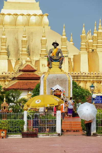 Vientiane Laos Kwiecień 2012 Niezidentyfikowanych Osób Odwiedza Pha Luang Stupa — Zdjęcie stockowe