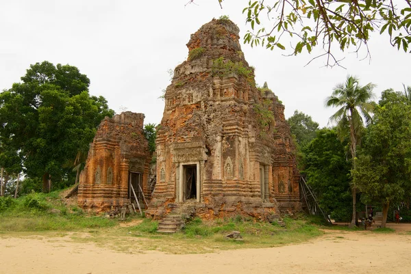 Zobacz do ruin świątyni Lolei w Siem Reap, Kambodża. — Zdjęcie stockowe