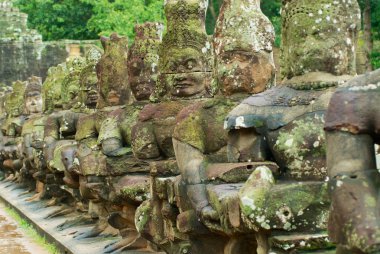 Siem Reap, Kamboçya Angkor Thom tapınağında taş oyma rakamlar.