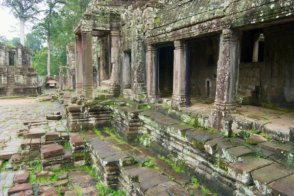 Siem Reap, Kamboçya'daki Bayon tapınağının yıkıntılığı. — Stok fotoğraf