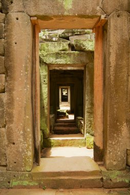 Siem Reap, Kamboçya'daki Preah Khan tapınağının kalıntılarındaki galeri.