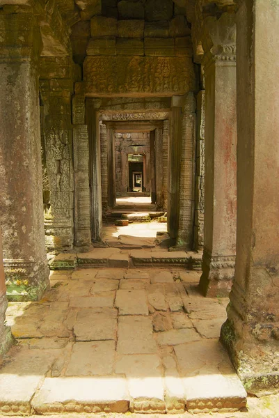 Galeria z kolumnami na ruinach świątyni Preah Khan w Siem Reap, Kambodża. — Zdjęcie stockowe