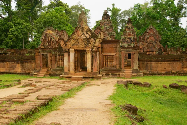Banteay Srei tapınak kalıntıları içinde Siem Reap, Kamboçya. — Stok fotoğraf