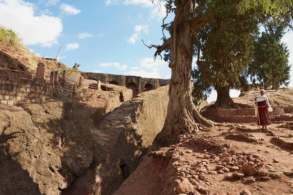 Lalibela Ethiopia January 2010 Pilgrim Visits Unique Monolithic Rock Hewn — Stock Photo, Image