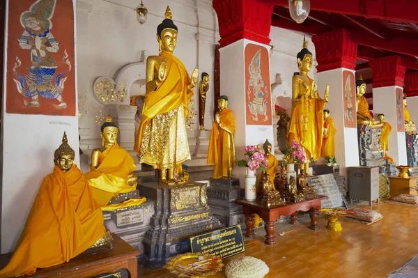 Nakhon Sri Thammarat Thailand April 2012 Guld Omfattas Buddha Statyer — Stockfoto