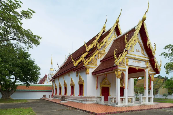 Surat Thani Tailândia Abril 2012 Ubosot Chedi Wat Phra Borommathat — Fotografia de Stock