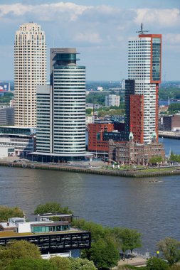 Rotterdam, Hollanda - 02 Haziran 2013: Rotterdam, Hollanda'daki modern binalara bakış.
