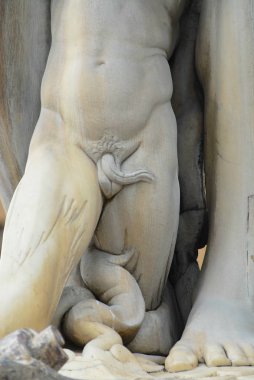 Floransa, İtalya - 01 Mart 2007: Floransa,İtalya'daki Neptün Çeşmesi'ndeki heykelin detayı.