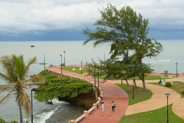 Puerto Plata Dominican Republic November 2012 People Walk Seaside Park — Stock Photo, Image