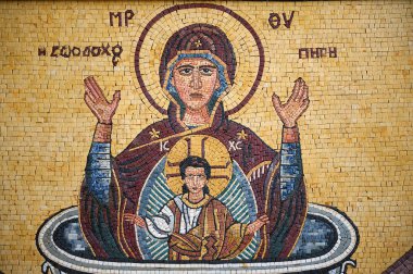 Madaba, Ürdün -18 Ağustos 2012: Madaba Aziz George Rum Ortodoks Kilisesi Mozaik simgesi, Ürdün. Kilise 1800'lerde yeniden inşa edildi ve birçok ünlü mozaik evler.