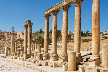Antik Roma şehri Gerasa (modern Jerash) Ürdün Colonnade sokakta kalıntıları.