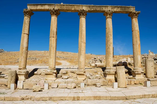 Columnas Corintias Sobre Cielo Azul Las Ruinas Calle Colonnade Antigua — Foto de Stock