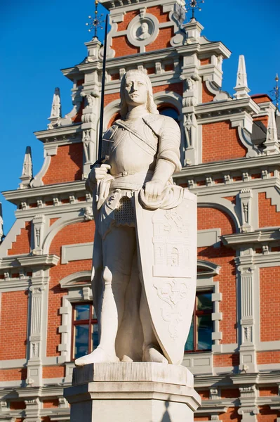 Riga Letonia Agosto 2009 Monumento Roland Con Famoso Edificio House — Foto de Stock