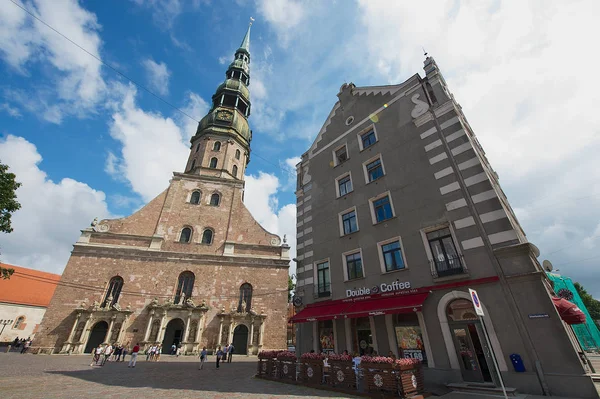 Riga Letonia Agosto 2009 Iglesia San Pedro Edificio Histórico Soleado — Foto de Stock