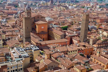 Bologna, İtalya - 11 Mayıs 2013: İtalya Bologna şehrin tarihi merkezine havadan görünümü.