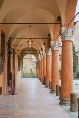 Bologna, İtalya - 10 Mayıs 2013: Via Santo Stefano (St. Stephen) caddesinde, Bologna, İtalya.