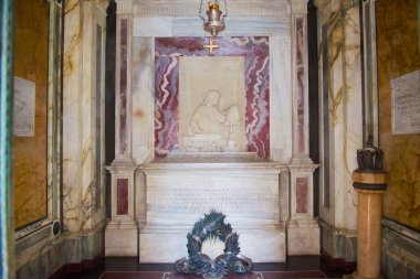 Ravenna, İtalya - 12 Mayıs 2013: Dante'nin Mezarının İçi, Camillo Morigia tarafından 1780 yılında Ravenna, İtalya'da inşa edilmiş neoklasik bir yapı. 