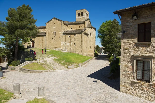意大利圣利奥 2013年5月14日 意大利圣利奥的中世纪大教堂 大教堂建于12世纪 — 图库照片
