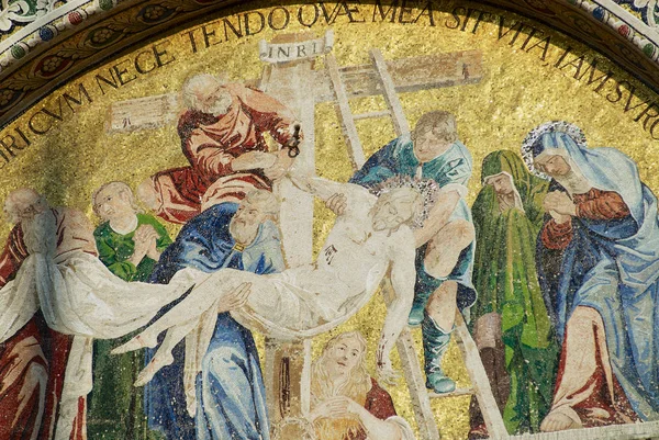 Venedik'teki Aziz Mark Bazilikası'nın dış duvarındaki mozaik, İtalya. — Stok fotoğraf