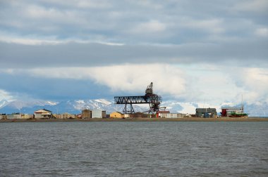 Longyearbyen, Norveç - 03 Eylül 2011: Norveç 'in Longyearbyen limanındaki Arktik deniz limanı.