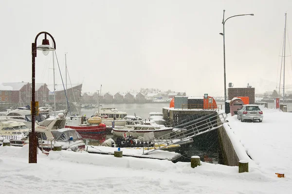 2011年3月26日ノルウェー スヴァーバー ノルウェーのスヴァーバーで春の雪の港 — ストック写真