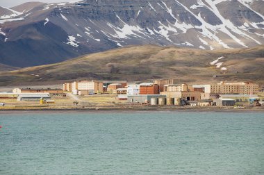 Pyramiden, Norveç - 03 Eylül 2011: Norveç 'in Svalbard kentindeki terk edilmiş Rus arktik yerleşim alanına bakın.