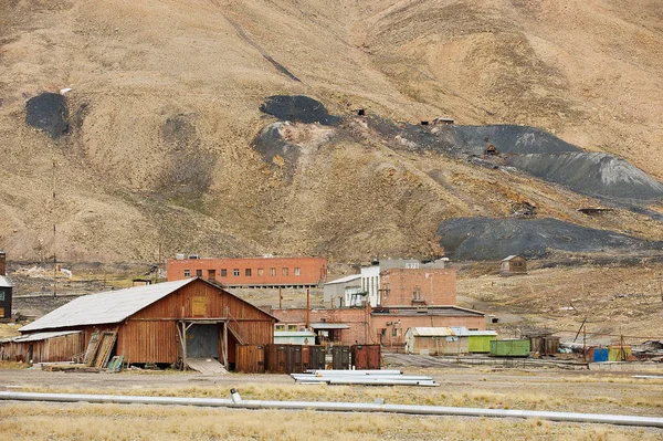 Pyramiden Norwegia Września 2011 Budynki Kopalni Węgla Kamiennego Opuszczonej Rosyjskiej — Zdjęcie stockowe