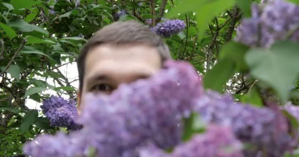 Man in lilac send air kiss in 4k. — Stock Video