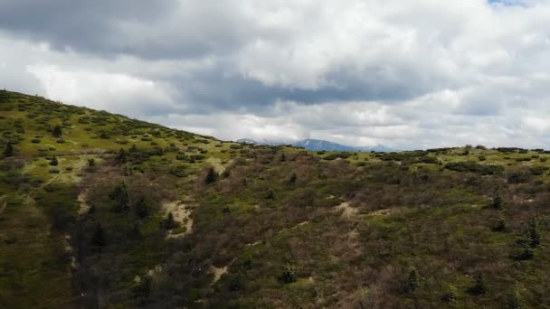 Drone Tiro Panorâmica Nas Montanhas Ação Ucrânia Montanhas Dos Cárpatos — Vídeo de Stock