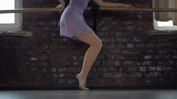 Ballerina makes exercises for foot training. — Stock Video