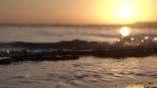 Захід сонця над морем . — стокове відео