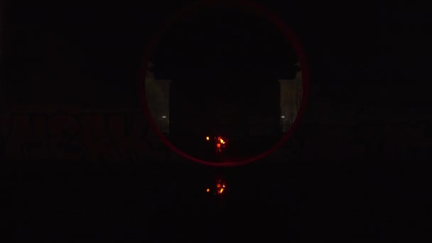 Performanc of the circus artists that spin led poi outdoor in the night. — Stock Video