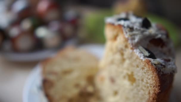 Parte de la Pascua en el plato de la cocina . — Vídeos de Stock