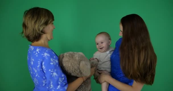 3 generace dívky, matka babička a doter. — Stock video
