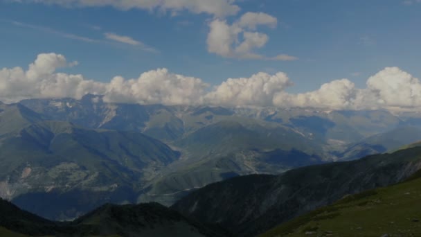 4k - aerial panoramic view high in the mountains, the sun is behind the clouds — Stock Video
