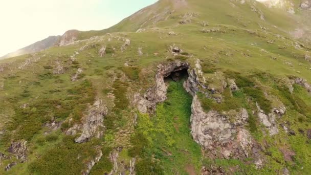 4k - Aerial shot of a mountain with a cave, beautiful panoramic view — Stock Video
